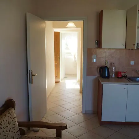 Beachfront Apartment Nea Styra